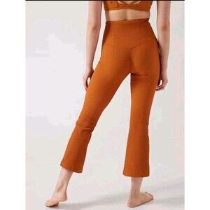 Athleta ELATION RIB CROP FLARE Inseam 26" foil orange, size M, Yoga, Gym, Fall